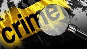चाय पीने के बहाने घर में घुसी, मौका देखकर चुरा ले गई नकदी और गहनों से भरा बैग