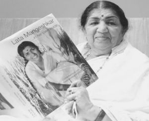 पहली भोजपुरी फिल्म में अपनी आवाज से गीतों को सजाने वालीं लता मंगेशकर