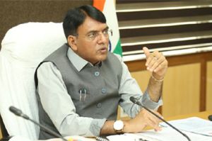 भारत में, दुनिया का सबसे बड़ा टीकाकरण अभियान चलाया जा रहा: मांडविया