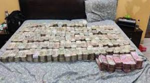 किराएदार के घर में मिला 3 करोड़ रुपए से ज्यादा नकद