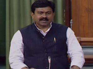  तीन साल में 17,000 से अधिक किसानों ने आत्महत्या की : सरकार ने लोकसभा में बताया