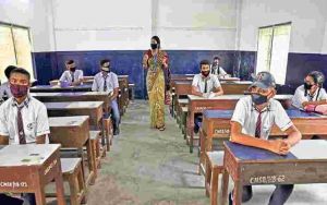 कोविड संक्रमण में कमी के कारण सोमवार से सभी स्&zwj;कूल फिर से खोलने का फैसला