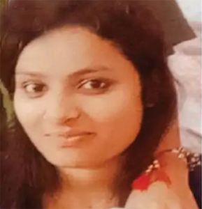 कानों में इयरफोन लगाकर सुन रही थी तेज आवाज में गाने, रेलवे लाइन क्रास करते वक्त ट्रेन की टक्कर से मौत 