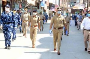 कर्नाटक हिजाब विवाद: पुलिस ने दक्षिण कन्नड़ और उडुपी जिलों में फ्लैग मार्च किया