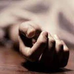  विवाहिता ने ट्रेन के आगे कूद कर आत्महत्या की!