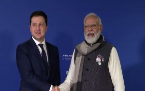 प्रधानमंत्री नरेन्‍द्र मोदी ने यूक्रेन के राष्‍ट्रपति वोलडोमेर  से बातचीत में भारतीय नागरिकों की रक्षा और सुरक्षा पर भारत की चिंता जाहिर की