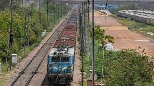 माल ढुलाई में हिस्सा बढ़ाने के लिए खनन वाले जिलों की &lsquo;मैपिंग' कर रही रेलवे