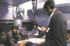 टिकट निरीक्षक ने बिना टिकट रेल यात्रियों से 1.70 करोड़ रुपये जुर्माना वसूल