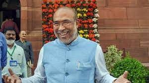  फुटबॉल का मैदान छोड़ राजनीति के अखाड़े में कूदे बीरेन सिंह.. आज दोपहर 3 बजे  लेंगे  मणिपुर के मुख्यमंत्री पद की शपथ 