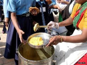 मध्याह्न भोजन खाने से 57 स्कूली बच्चे बीमार