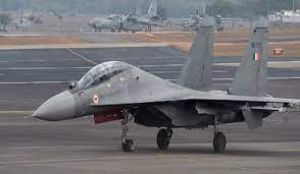 पुणे हवाई अड्डे पर सुखोई विमान का टायर फटा, रनवे बाधित पुणे हवाई अड्डे पर सुखोई विमान का टायर फटा, रनवे बाधित