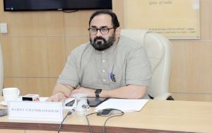 सरकार सभी उपयोगकर्ताओं के लिए खुला, सुरक्षित, भरोसेमंद और जवाबदेह इंटरनेट सुनिश्चित करने के लिए प्रतिबद्ध है