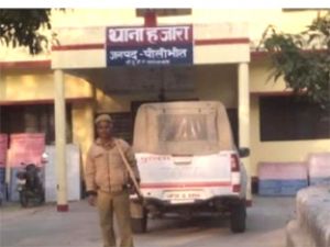 नेपाल सीमा पर नकली भारतीय मुद्रा के साथ तीन नेपाली नागरिक पकड़े गये