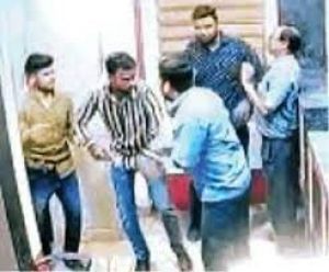 लुटेरों ने  कंपनी के कार्यालय से 50 लाख रूपये लूटे