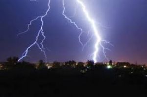 बिजली गिरने, बारिश व आंधी से आठ लोगों की मौत