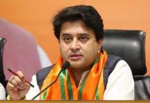 गुजरात और मुंबई के बीच हवाई संपर्क बढ़ाने के लिए काम कर रहे : सिंधिया