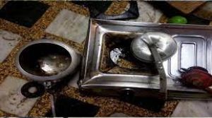 केंद्रीय जेल में खाना बनाते समय कुकर के फट जाने से तीन कैदी झुलसे