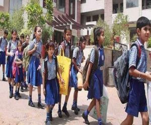 सरकार ने स्कूलों से सुबह की प्रार्थना, खेल संबंधी गतिविधियों को निलंबित करने को कहा सरकार ने स्कूलों से सुबह की प्रार्थना, खेल संबंधी गतिविधियों को निलंबित करने को कहा