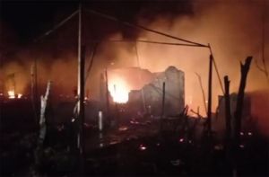 कचरे के अंबार वाले टीले में भीषण आग लगी, एक की मौत कचरे के अंबार वाले टीले में भीषण आग लगी, एक की मौत