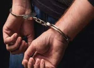 आभूषण की दुकान में लूटपाट करने के आरोप में पांच गिरफ्तार