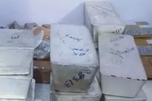 निजी बस से आठ करोड रूपये की लगभग 1200 किलोग्राम चांदी बरामद की निजी बस से आठ करोड रूपये की लगभग 1200 किलोग्राम चांदी बरामद की