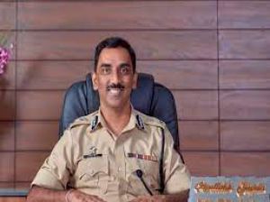 पुलिस आयुक्त ने दी सलाह- पत्नी की सुनें