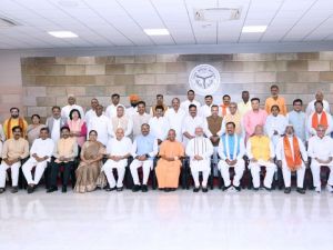 प्रधानमंत्री नरेन्द्र मोदी ने योगी आदित्य नाथ और राज्य के अन्य मंत्रियों के साथ व्यापक विचार विमर्श किया प्रधानमंत्री नरेन्द्र मोदी ने योगी आदित्य नाथ और राज्य के अन्य मंत्रियों के साथ व्यापक विचार विमर्श किया