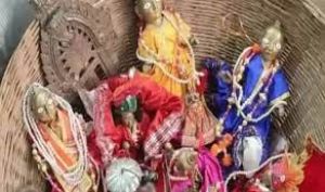 डरावने सपनों से परेशान चोरों ने महंत के आवास के बाहर छोड़ीं अष्ट धातु की 14 मूर्तियां डरावने सपनों से परेशान चोरों ने महंत के आवास के बाहर छोड़ीं अष्ट धातु की 14 मूर्तियां
