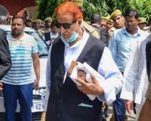  अंतरिम जमानत मिलने के बाद सपा नेता आजम खान जेल से रिहा