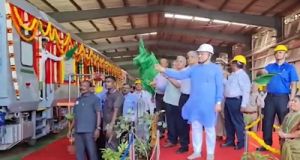  सेमी हाई-स्&zwj;पीड वंदे भारत ट्रेन का विनिर्माण तेजी से किया जा रहा है : रेलमंत्री अश्&zwj;विनी वैष्&zwj;णव