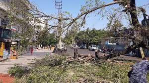 बारिश और तेज हवाओं की वजह से पांच लोगों की मौत, मुख्यमंत्री ने दिए राहत और बचाव कार्य के निर्देश बारिश और तेज हवाओं की वजह से पांच लोगों की मौत, मुख्यमंत्री ने दिए राहत और बचाव कार्य के निर्देश