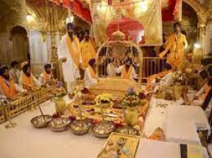  स्वर्ण मंदिर में तार वाले वाद्ययंत्रों के साथ गुरबानी कीर्तन फिर से शुरू करेगी एसजीपीसी