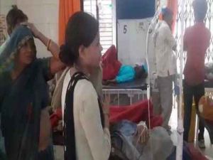 गंगा स्नान करने जा रहे एक परिवार की गाड़ी पलटी, एक की मौत दस घायल