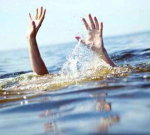 नदी में अपने दो बच्चों को फेंकने के बाद व्यक्ति ने खुद भी जान दी नदी में अपने दो बच्चों को फेंकने के बाद व्यक्ति ने खुद भी जान दी