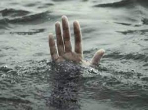 तालाब में डूबने से दो भाइयों समेत तीन की मौत