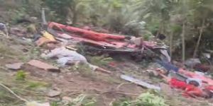 मध्य प्रदेश के तीर्थयात्रियों की बस उत्तरकाशी में गहरी खाई में गिरी, 15 के शव बरामद