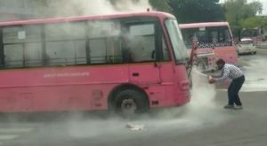 यात्रियों से भरी बस में लगी आग, ड्राइवर और कंडक्टर ने सवारियों को नीचे उतारकर बचाई जान यात्रियों से भरी बस में लगी आग, ड्राइवर और कंडक्टर ने सवारियों को नीचे उतारकर बचाई जान