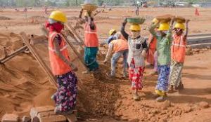 मेहनत का काम करने वाले दो-तिहाई से अधिक कामगारों का मासिक वेतन 15 हजार रुपये से कम: रिपोर्ट मेहनत का काम करने वाले दो-तिहाई से अधिक कामगारों का मासिक वेतन 15 हजार रुपये से कम: रिपोर्ट