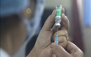 सरकार ने कहा- वायरस से बचाव में कमी को देखते हुए कोविड की एहतियाती खुराक की जरूरत सरकार ने कहा- वायरस से बचाव में कमी को देखते हुए कोविड की एहतियाती खुराक की जरूरत