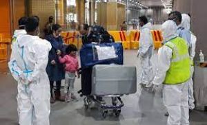केंद्र ने भारत आने वाले सभी अंतरराष्ट्रीय यात्रियों की सख्त स्वास्थ्य जांच की सलाह दी केंद्र ने भारत आने वाले सभी अंतरराष्ट्रीय यात्रियों की सख्त स्वास्थ्य जांच की सलाह दी