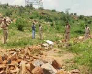 अवैध खनन रोकने का प्रयास कर रहे डीएसपी को ट्रक से रौंदा, मौत; एक संदिग्ध गिरफ्तार अवैध खनन रोकने का प्रयास कर रहे डीएसपी को ट्रक से रौंदा, मौत; एक संदिग्ध गिरफ्तार