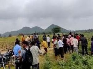 डाइव लगाते ही कीचड़ में फंसे, 5 दोस्त तालाब में डूबे, 2 की मौत