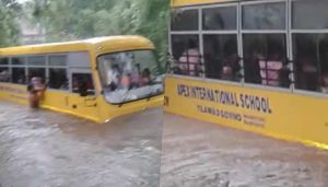  स्कूल बस उफनते नाले को पार करते वक्त बीच में रूकी, स्कूल को नोटिस