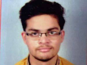 एमएएनआईटी भोपाल के इंजीनियरिंग के छात्र का शव संस्थान के परिसर में पेड़ लटका मिला एमएएनआईटी भोपाल के इंजीनियरिंग के छात्र का शव संस्थान के परिसर में पेड़ लटका मिला