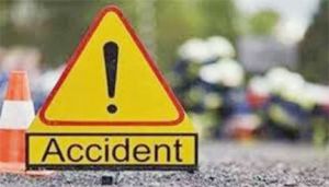 सड़क दुर्घटना में चार युवकों की मौत, चार गंभीर रूप से घायल