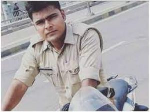 पुलिस कांस्टेबल ने खुद को गोली मारकर आत्महत्या की !