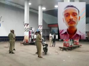  पेट्रोल का पैसा मांगने पर पेट्रोल पंप कर्मी को कार से कुचला...!, मौत