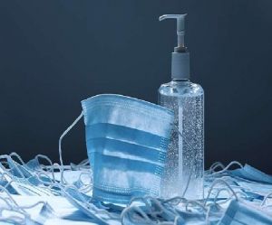  सरकार ने कोविड मामलों में वृद्धि के बाद मास्क पहनना और अगले छह महीने के लिए सैनिटाइज़र का उपयोग अनिवार्य किया