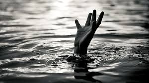 कुंड में नहाते समय तीन लड़कियों की डूबने से मौत