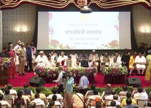  महाराष्ट्र मंत्रिमंडल विस्तार : 18 मंत्रियों ने ली शपथ, कोई महिला नहीं